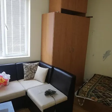 2 Студиа В Равда ラヴダ