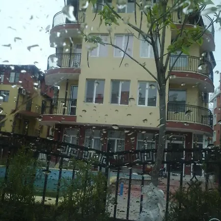 2 Студиа В Равда * ラヴダ
