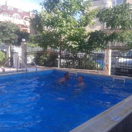 2 Студиа В Равда ゲストハウス